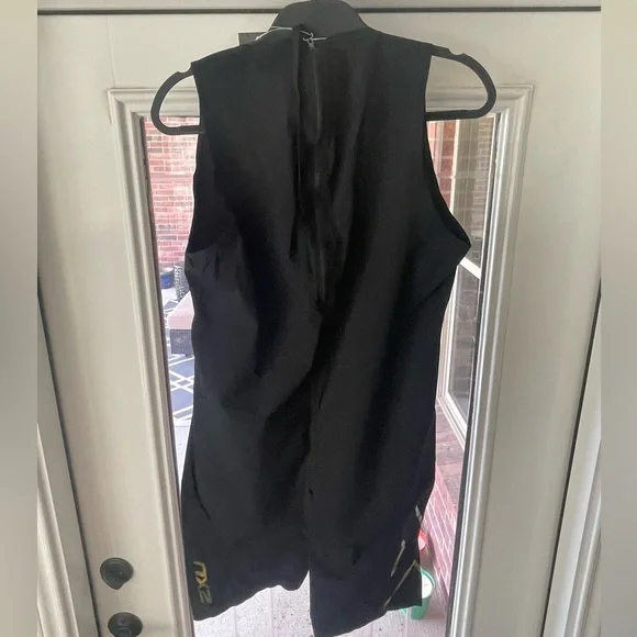 2XU Black Sleeveless Triathlon Suit with Gold Accents - Picture 3 of 3